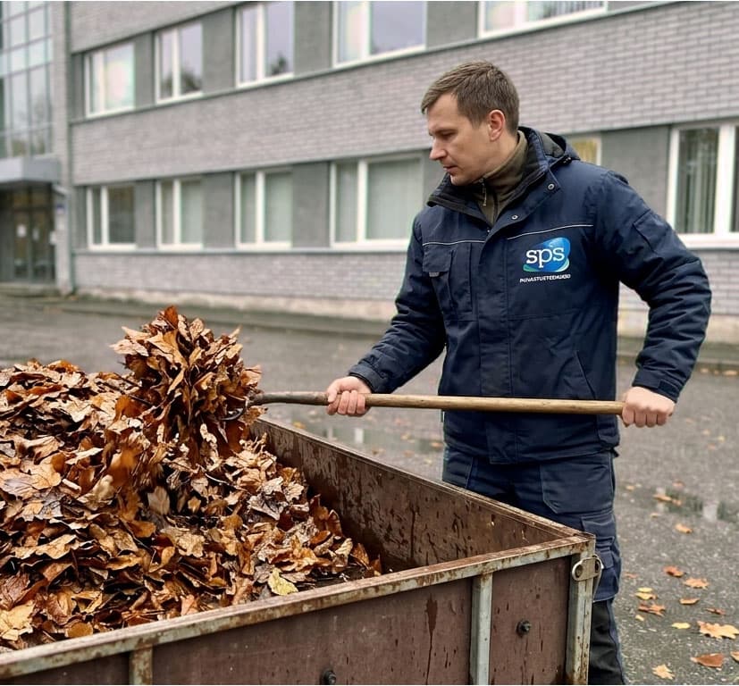 SPS Grupp lehtede koristamine välialadel