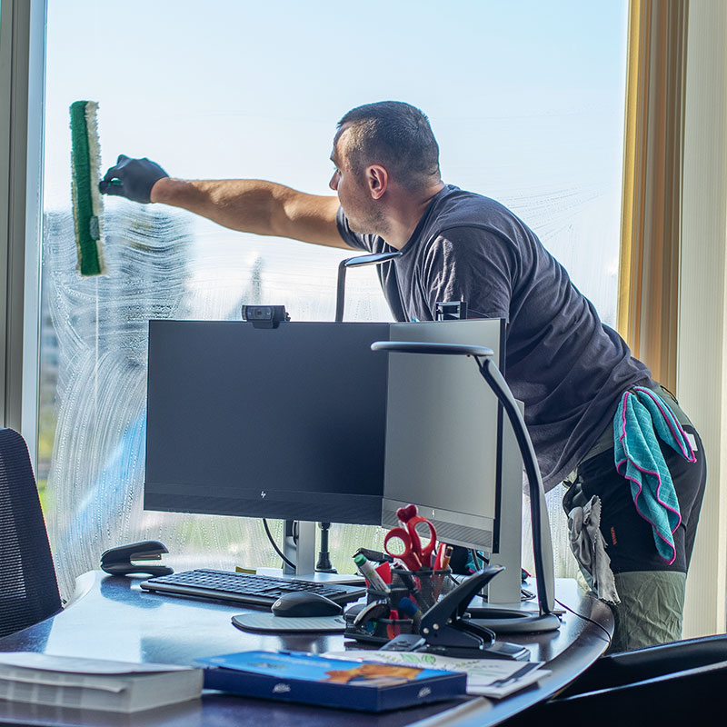 Akende pesu on kontorihoonetes oluline